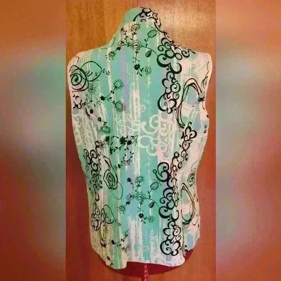 Picadilly Fashions | Paisley Tank Sleeveless Top with Zipper - Picture 3 of 5